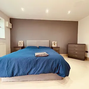 Large And Comfy Flat C Near Heathrow Hillingdon