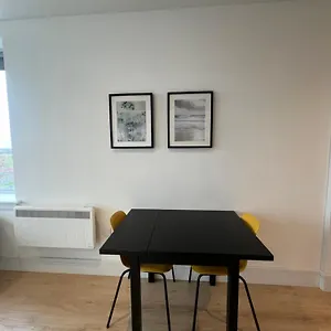 London Heathrow Airport Voyager House Terminal 12345 - Ev Electric And Parking Available! Hillingdon