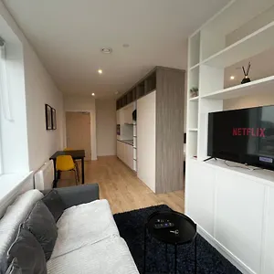 London Heathrow Airport Voyager House Terminal 12345 - Ev Electric And Parking Available Hillingdon