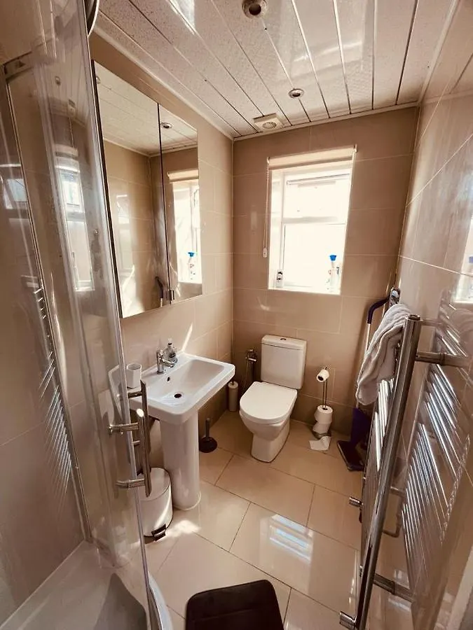 Spacious 1 Bed Flat Near Heathrow Hillingdon