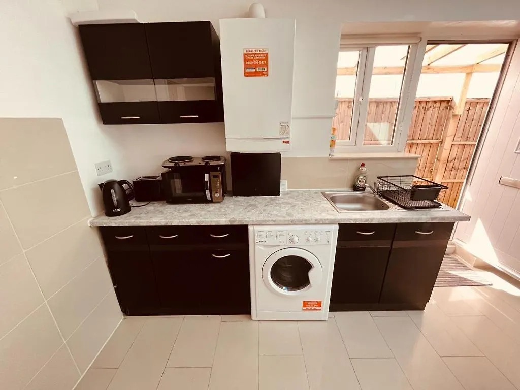 Spacious 1 Bed Flat Near Heathrow Hillingdon 0*,  United Kingdom